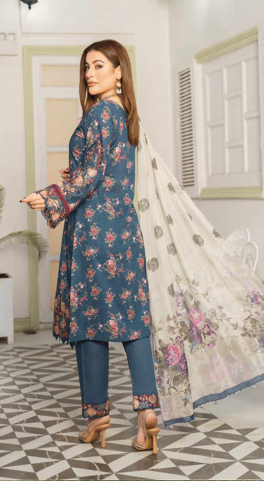 MSL05-3 Pc Digital Printed Embroidered Airjet Lawn Suit - MUNIRA