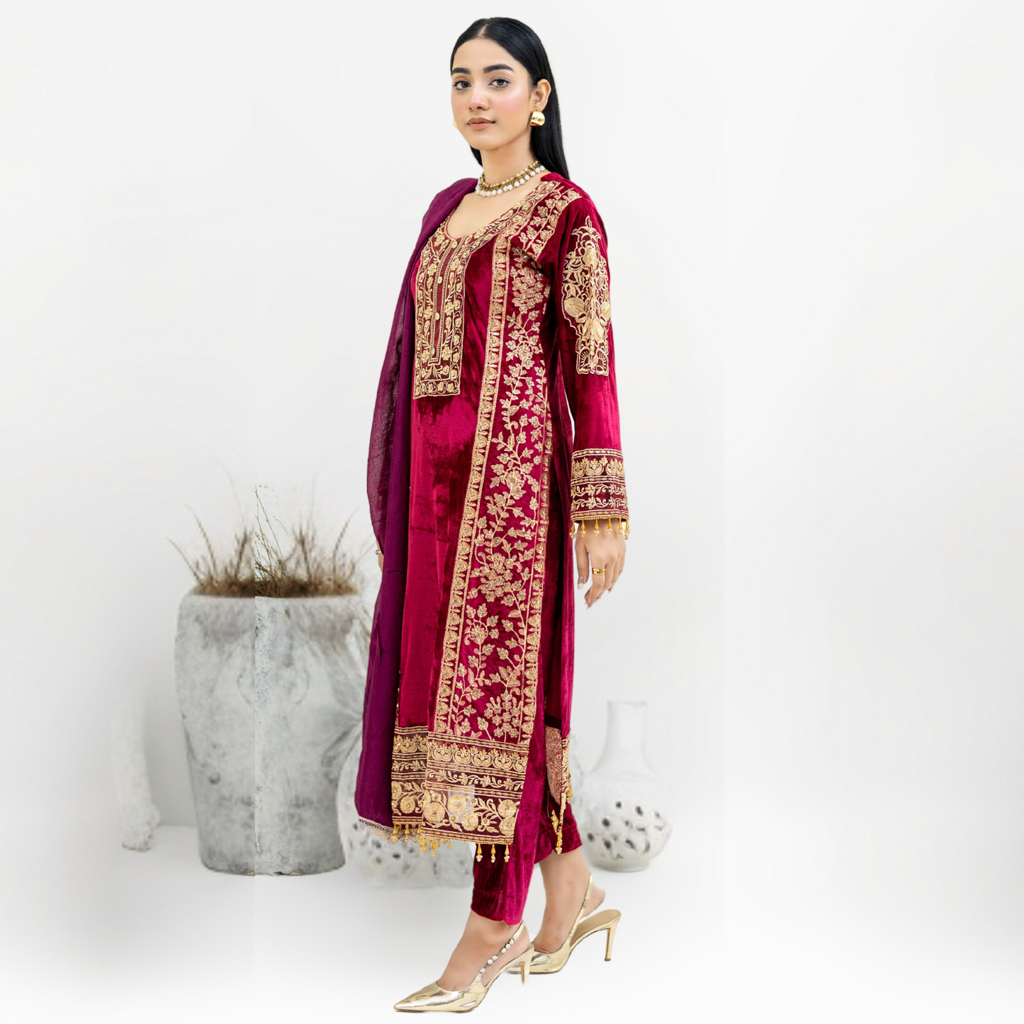 Luxury Embroidered Velvet Dress with Chiffon Dupatta 3 Pc | Winter Collection | Rangz | UMRGZ3900