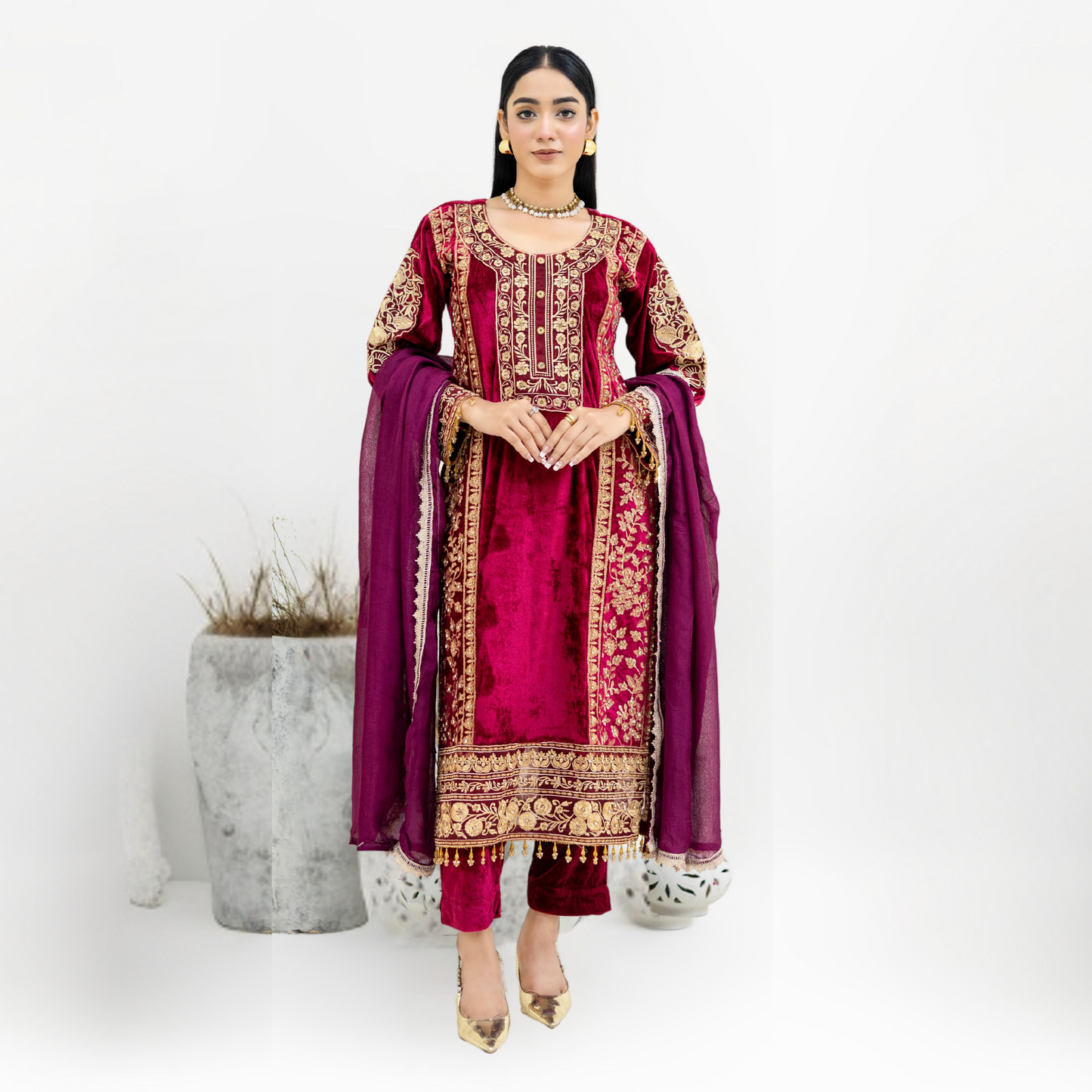 Luxury Embroidered Velvet Dress with Chiffon Dupatta 3 Pc | Winter Collection | Rangz | UMRGZ3900