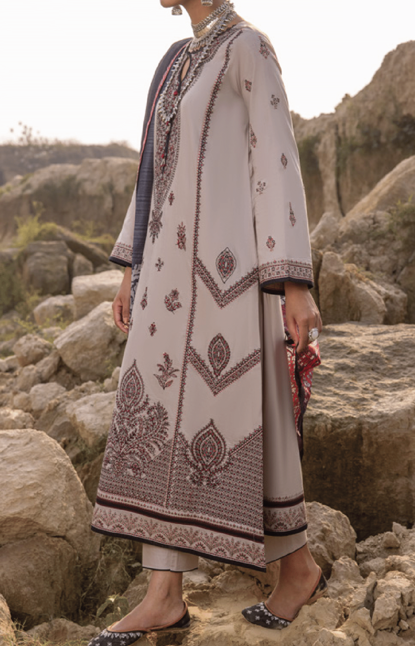 3-Piece Stitched Embroidered Linen Collection - Casuallite