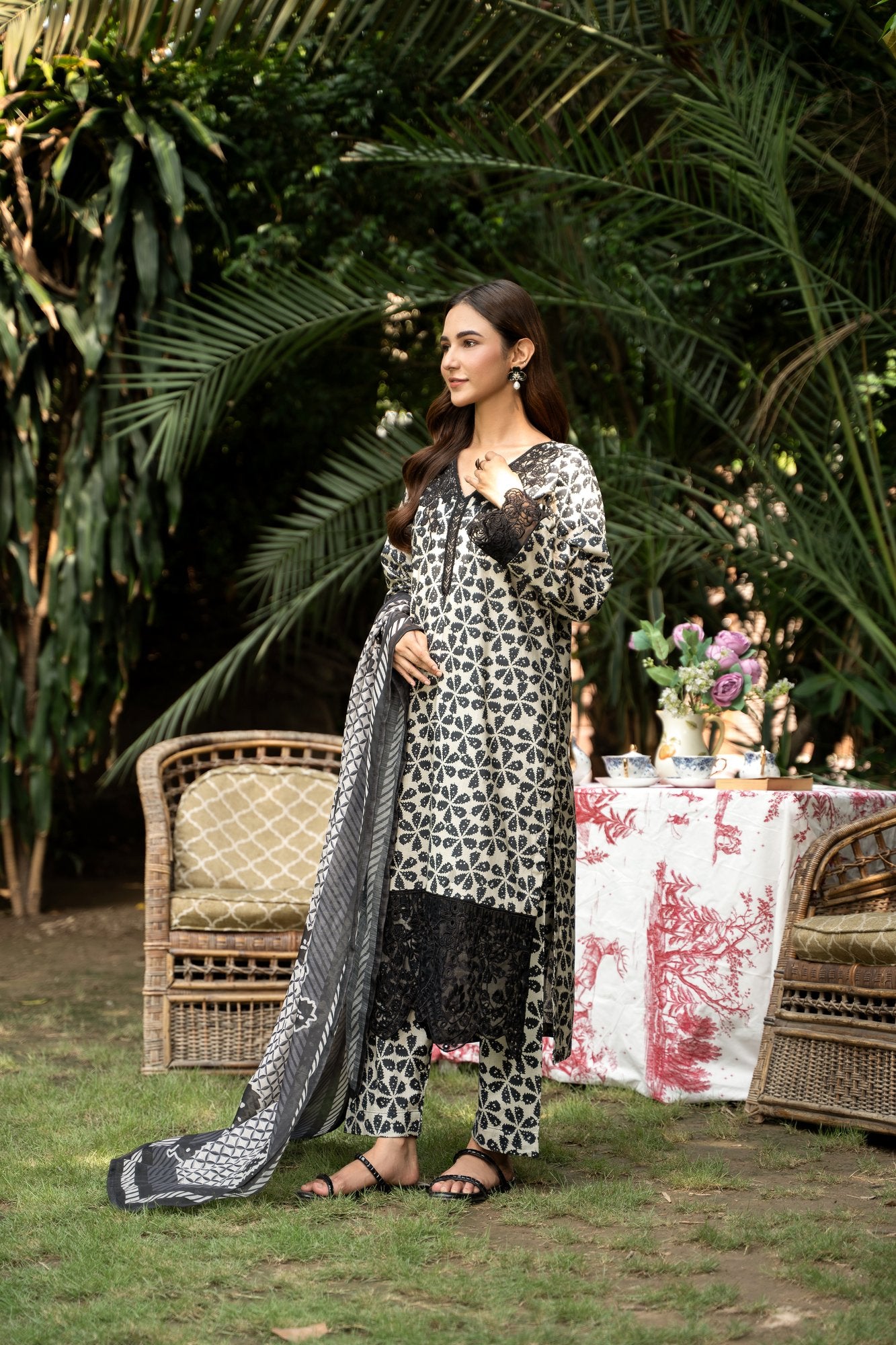 (Monochrome) 3 Pc Floral Printed Lawn Dress-Raniya.h