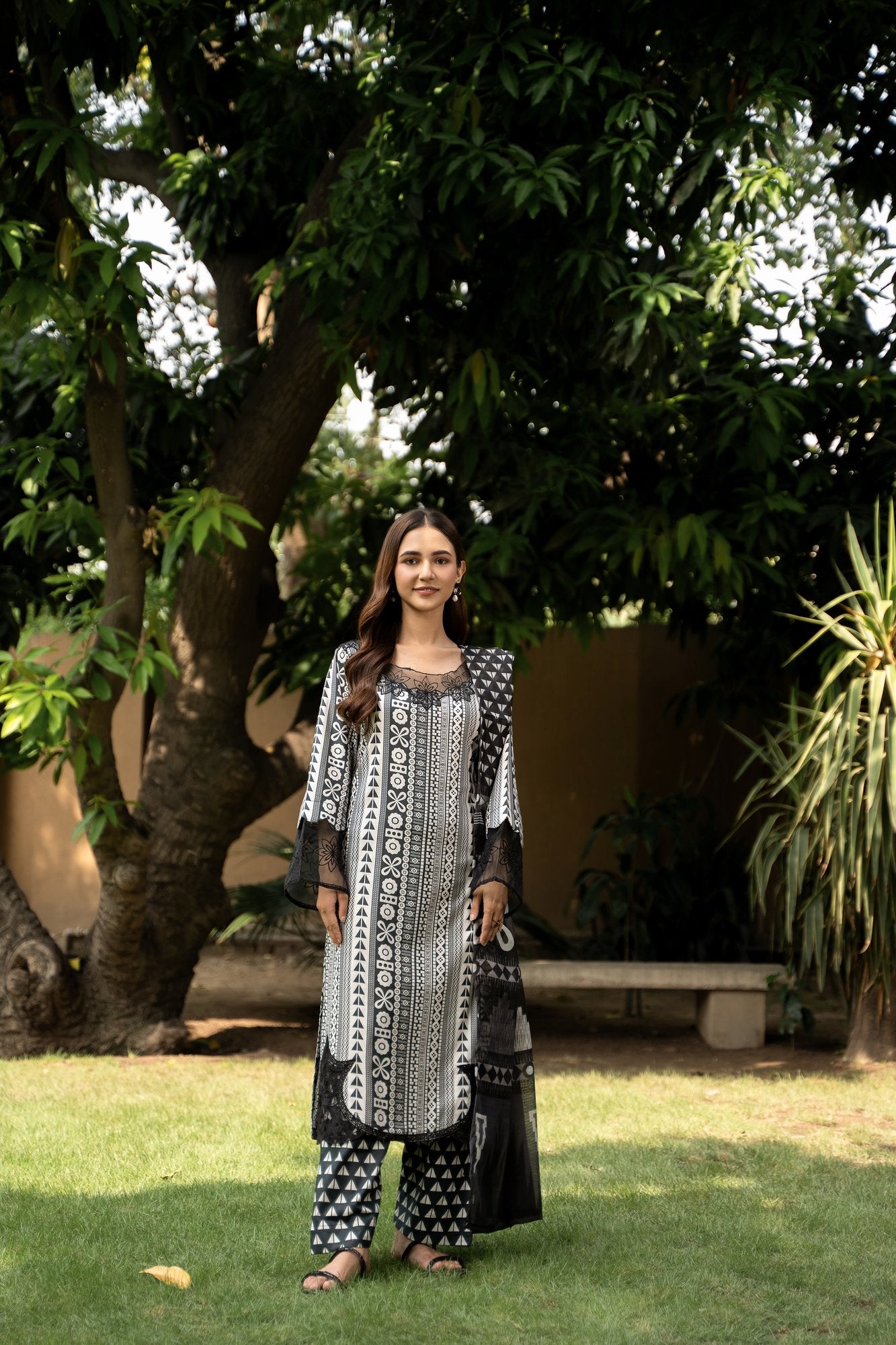 (Black & White) 3 Pc Floral Printed Lawn Dress-Raniya.h