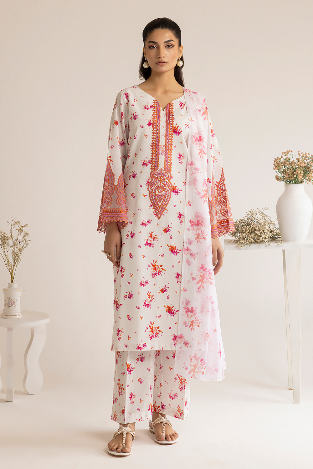 (WHITE) 3 Piece "Dastaan" Embroidered Lawn Dress - Esra Fashion