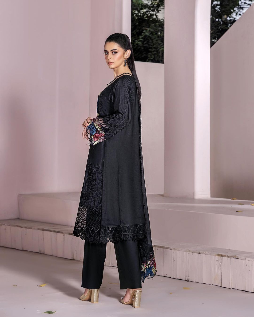 3-Piece Embroiderd Digital Printed Linen Collection-MUNIRA