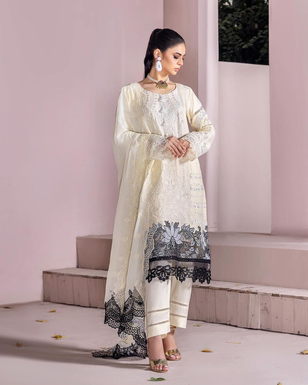 3-Piece Embroiderd Digital Printed Linen Collection-MUNIRA