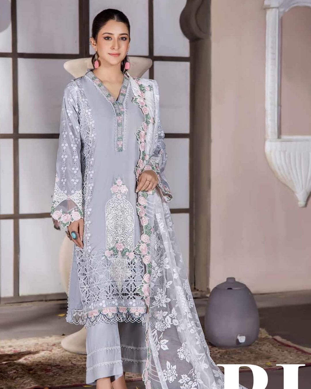 3-Piece Embroiderd Digital Printed Linen Collection-MUNIRA