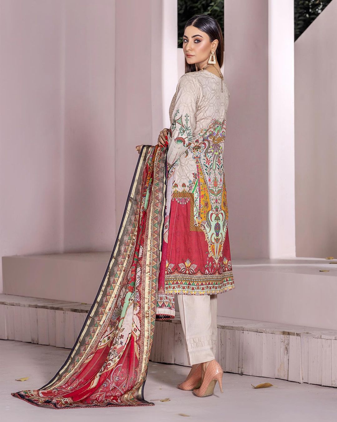 3-Piece Embroiderd Digital Printed Linen Collection-MUNIRA