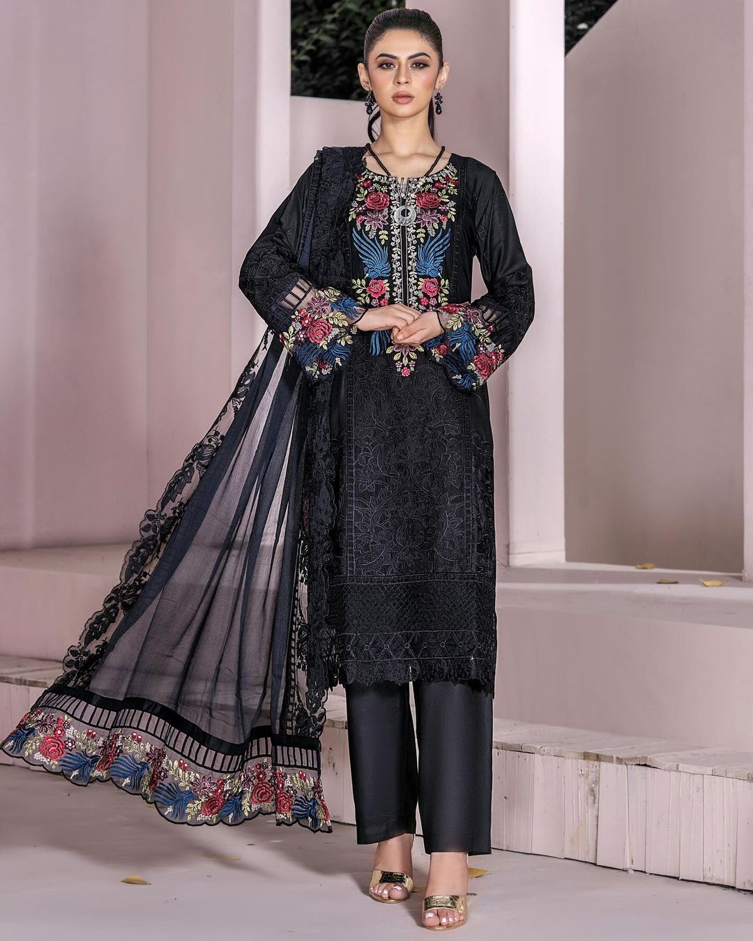 3-Piece Embroiderd Digital Printed Linen Collection-MUNIRA